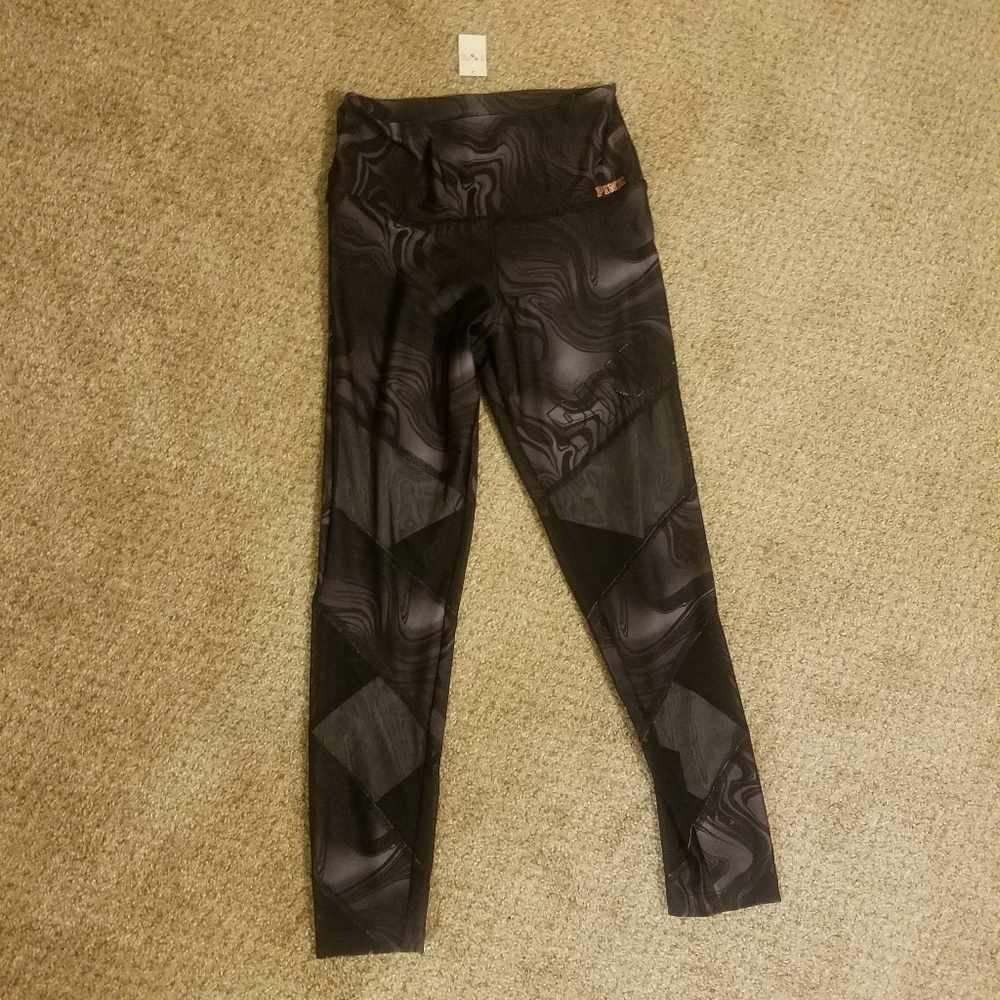 Victoria's Secret Ultimate Highwaist Ankle Legging - Picture 7 of 8